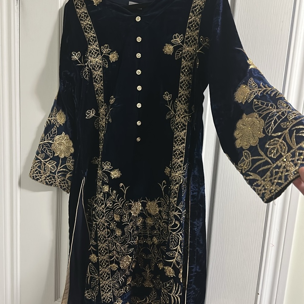 Pakistani 3 peice velvet suit